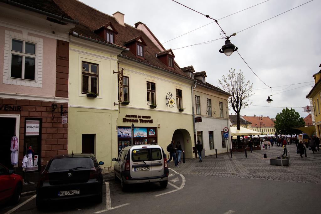 Hostel Pangeea Sibiu Ngoại thất bức ảnh